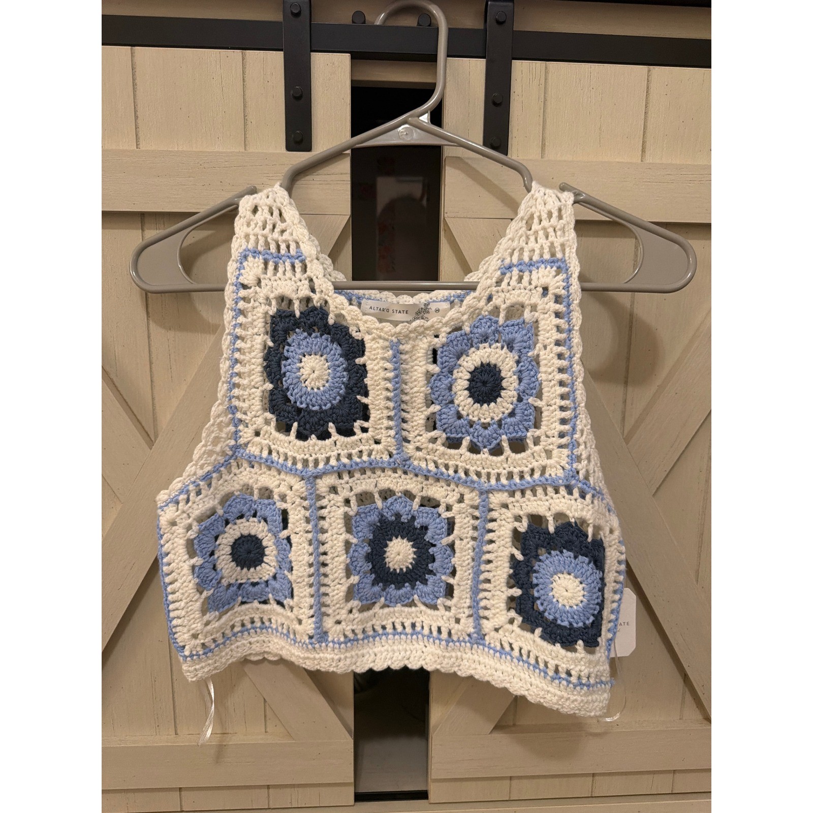 Altar\'d State Crochet Granny Square Tank Top Ivory Blue Boho Crop W9878 Medium Altar\'d State Crochet Granny Square Tank Top Ivory Blue Boho Crop W9878 Medium