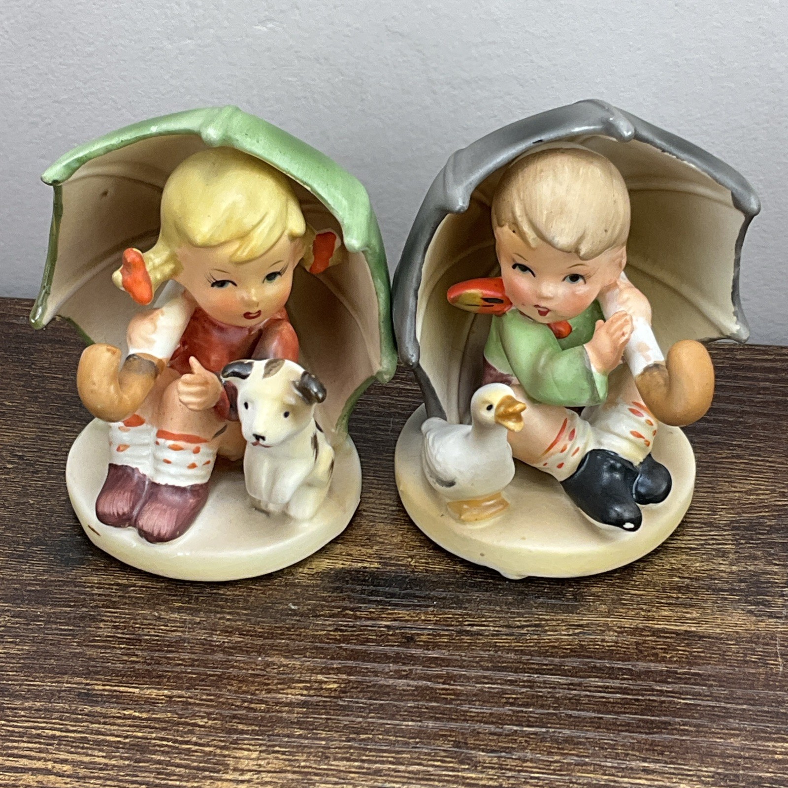 Arnart Figurines Boy & Girl Sitting w/ Umbrellas Duck Puppy Vintage Set 3727 Arnart Figurines Boy & Girl Sitting w/ Umbrellas Duck Puppy Vintage Set 3727