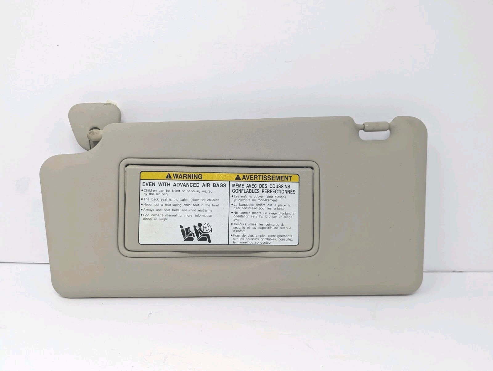 2008-2015 Nissan Rogue Sun Visor Driver Side BEIGE Vinyl Left OEM W/ Light 2008-2015 Nissan Rogue Sun Visor Driver Side BEIGE Vinyl Left OEM W/ Light