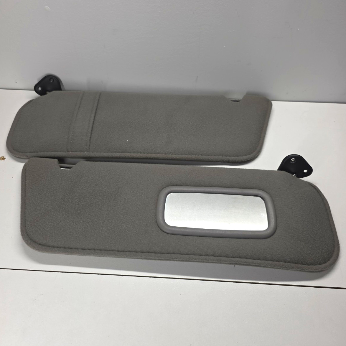 1989 - 2006 Ford Ranger Sun Visors Pair Set Left Right Gray Cloth OEM 