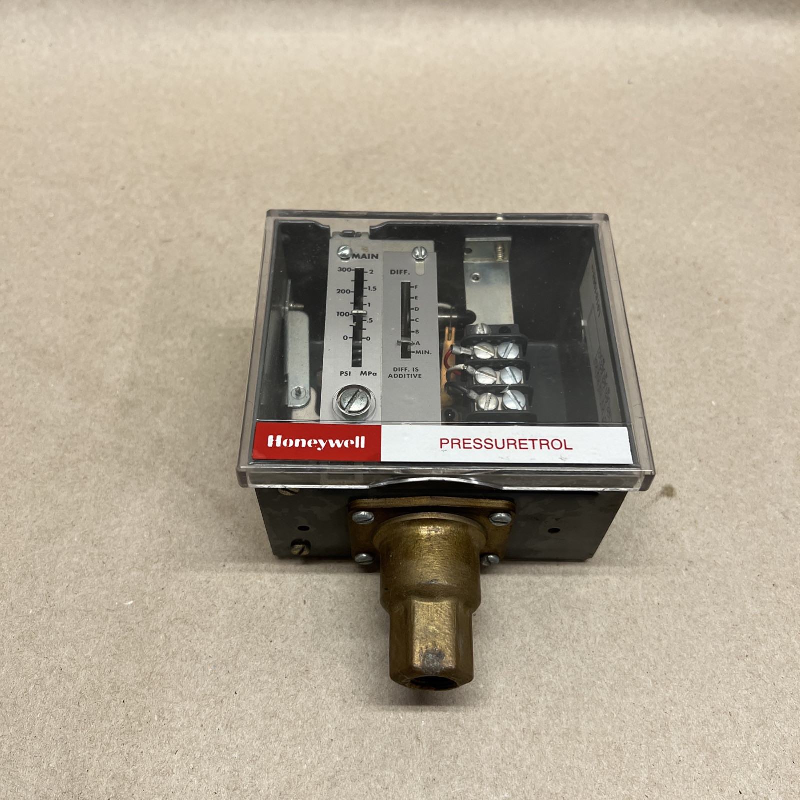 Honeywell L91B 1068 Pressure Controller Honeywell L91B 1068 Pressure Controller