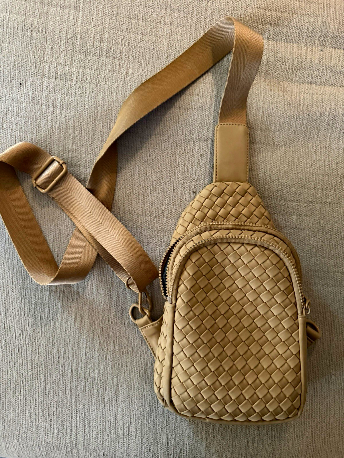 Anthropologie SOL AND SELENE Beige Woven Crossbody Sling Bag Anthropologie SOL AND SELENE Beige Woven Crossbody Sling Bag