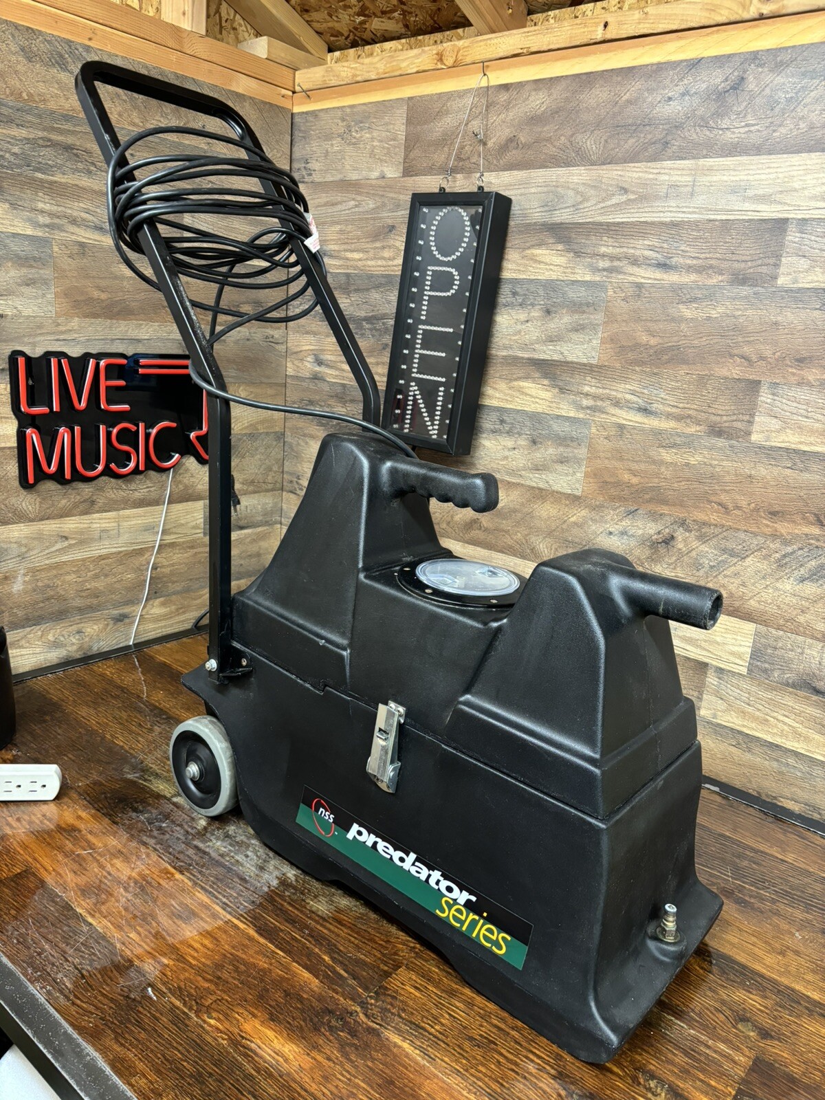 NSS Predator Series Cx3 spotter portable carpet extractor IN GOOD CONDITION NSS Predator Series Cx3 spotter portable carpet extractor IN GOOD CONDITION