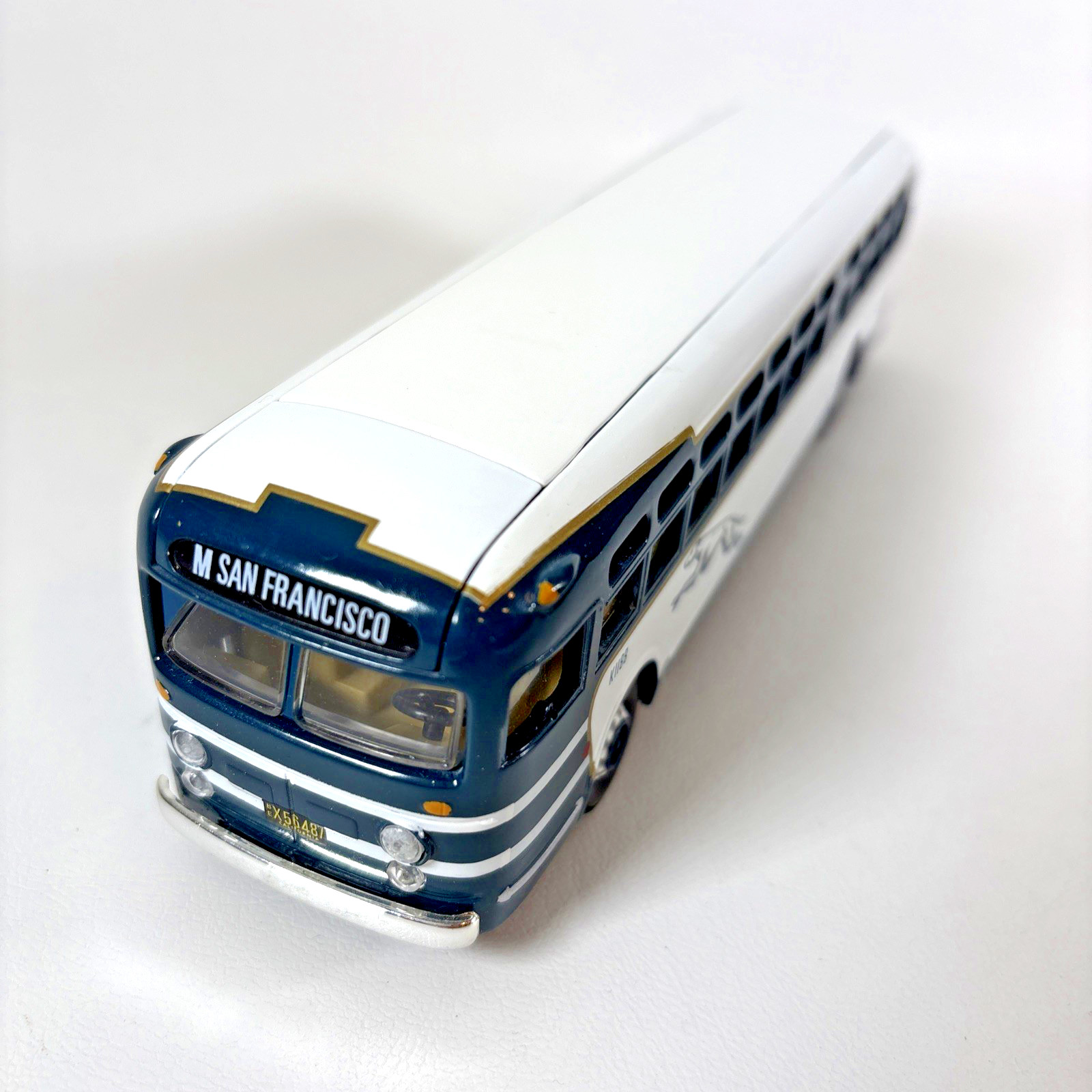 Corgi Classics 1:50 Diecast  Bus • Greyhound Lines K1188 M San Francisco