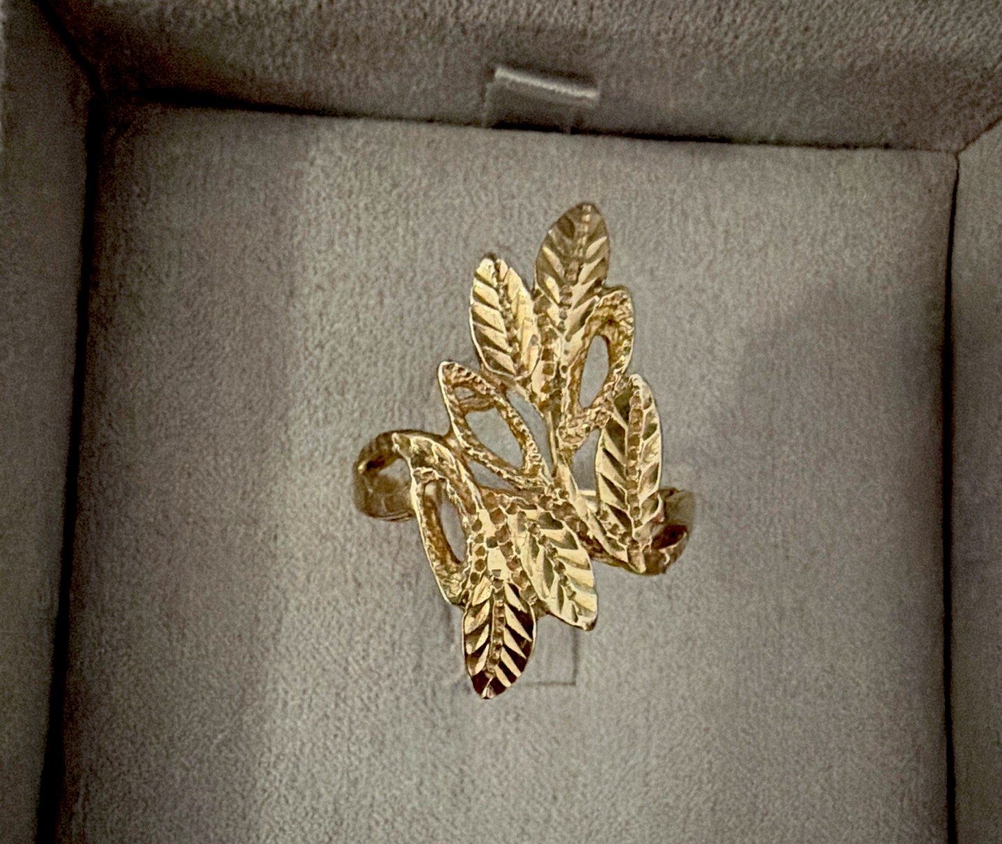 VINTAGE ESTATE 14K SOLID Yellow Gold 1 1/6 Wide FilagreeLeaf Ring Size 8 VINTAGE ESTATE 14K SOLID Yellow Gold 1 1/6 Wide FilagreeLeaf Ring Size 8