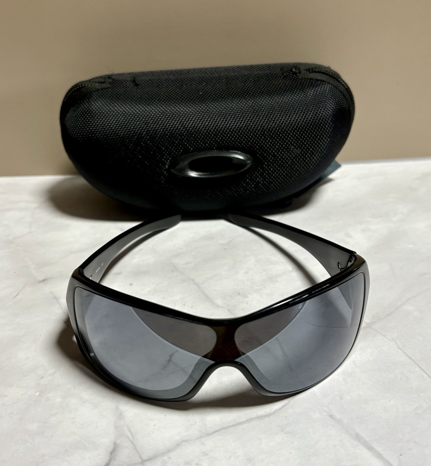 Oakley RIDDLE Black W/Black Frame Women\'s Vintage Y2K Wrap/Shield Sunglasses