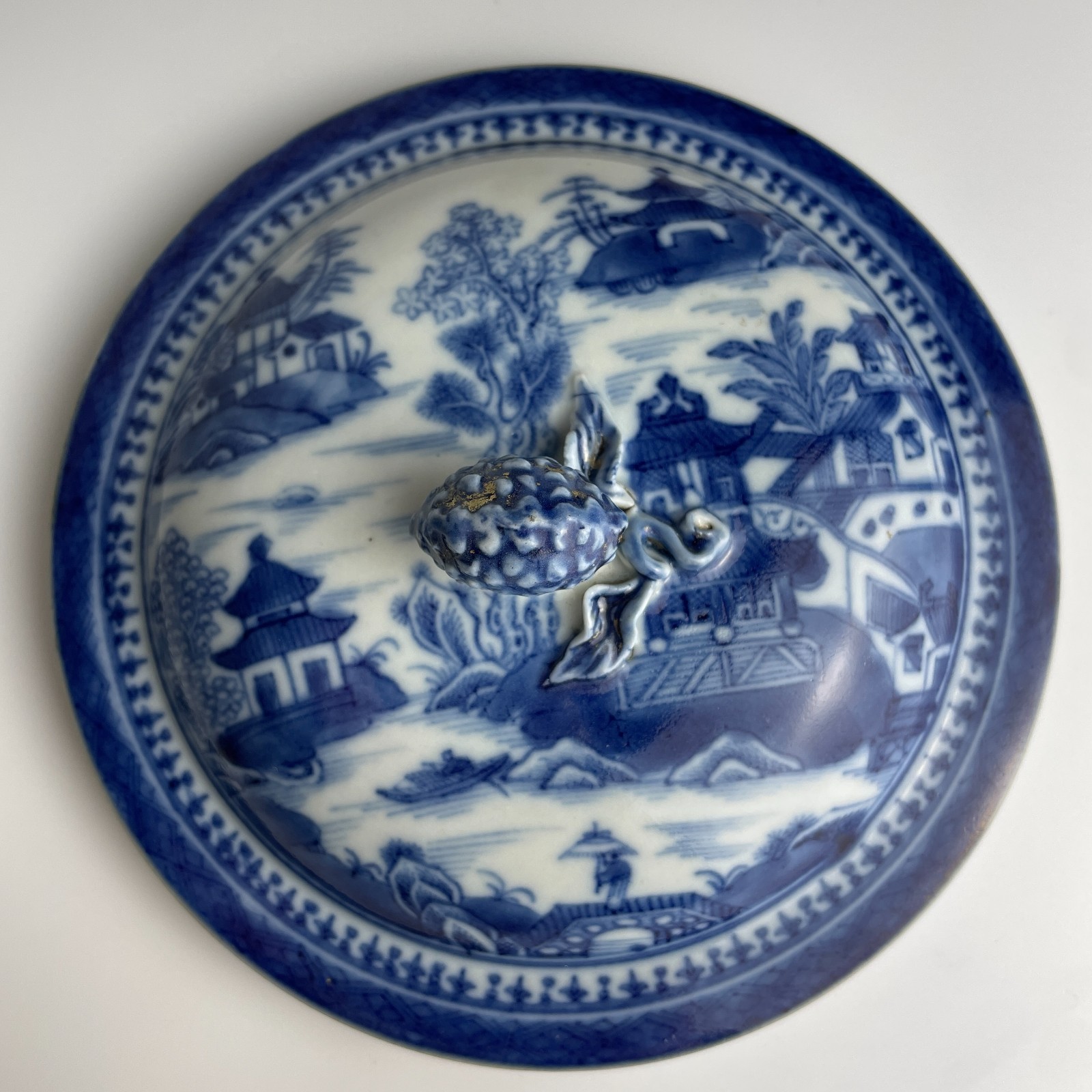 ANTIQUE CHINESE QIANLONG BLUE & WHITE PORCELAIN COVER 18TH C 15.5CM