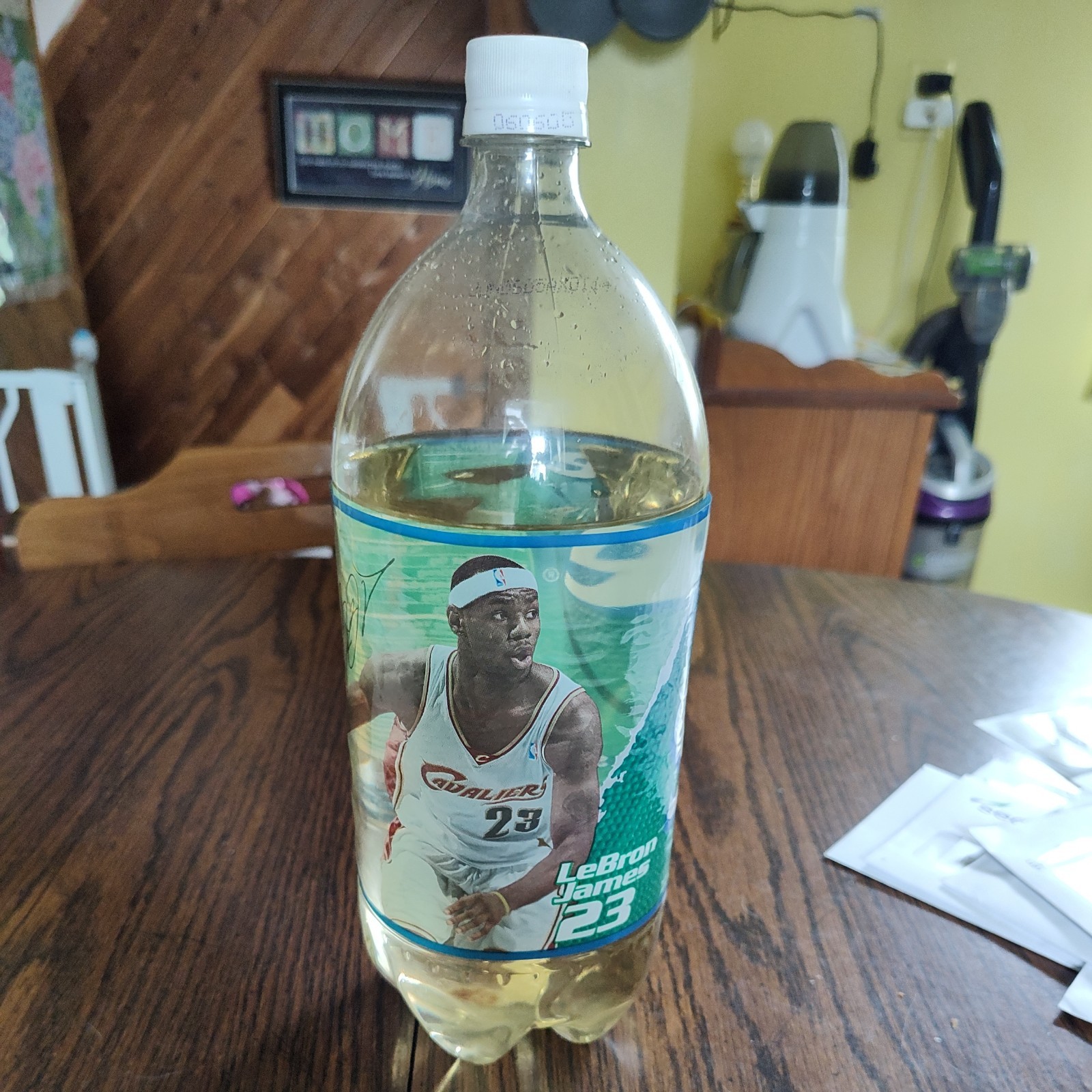LeBron James 23 2004 SUPER RARE SEALED FULL 2 Liter Sprite Collectible NBA