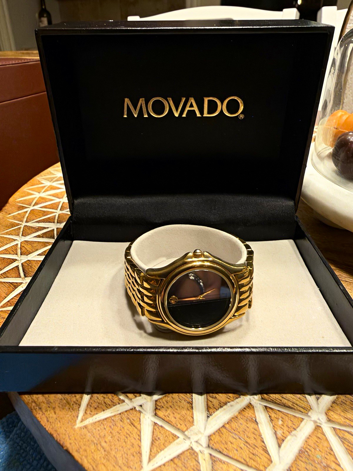 Movado museum 87-D1-823 women’s 28mm Quartz. Dial Gold-Tone w/Box and links. Movado museum 87-D1-823 women’s 28mm Quartz. Dial Gold-Tone w/Box and links.