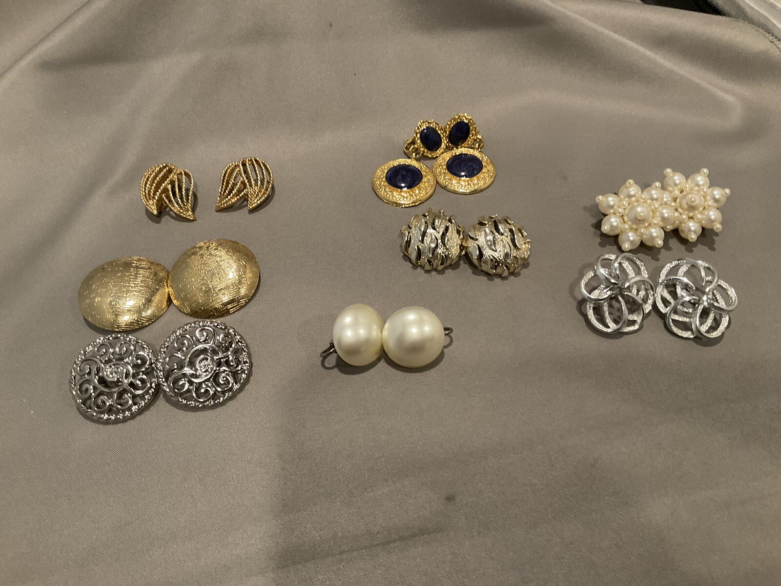 Vintage Antique 50,60,70 &80s Set Of 8 Clip Earrings Lot Vintage Antique 50,60,70 &80s Set Of 8 Clip Earrings Lot