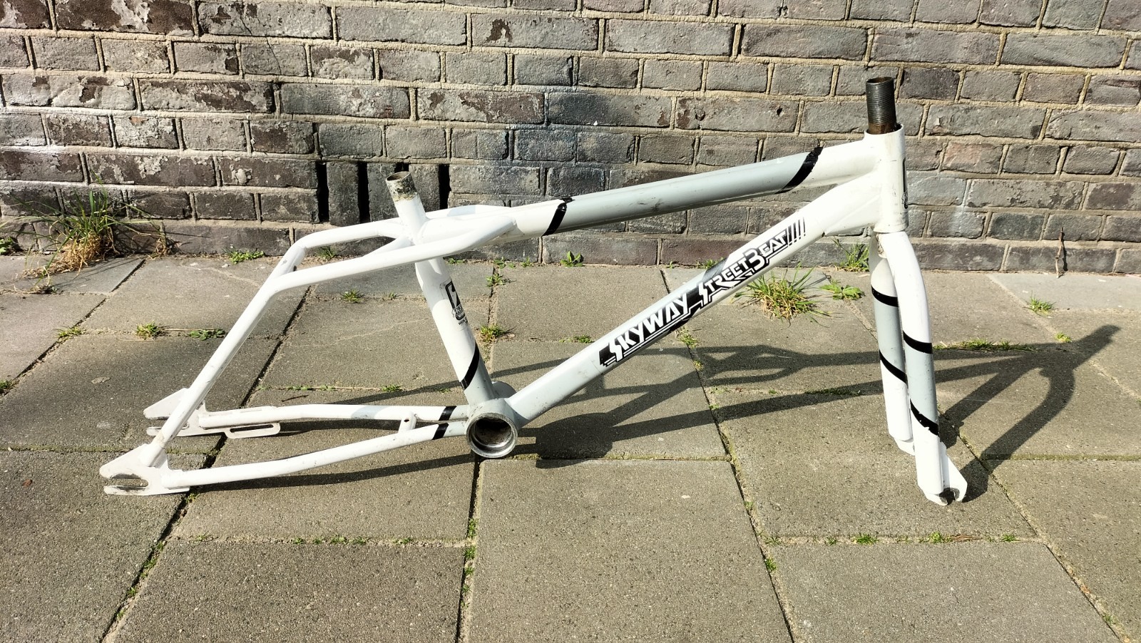 SKYWAY STREET BEAT 1985 20 INCH FREESTYLE FRAME AND FORK.