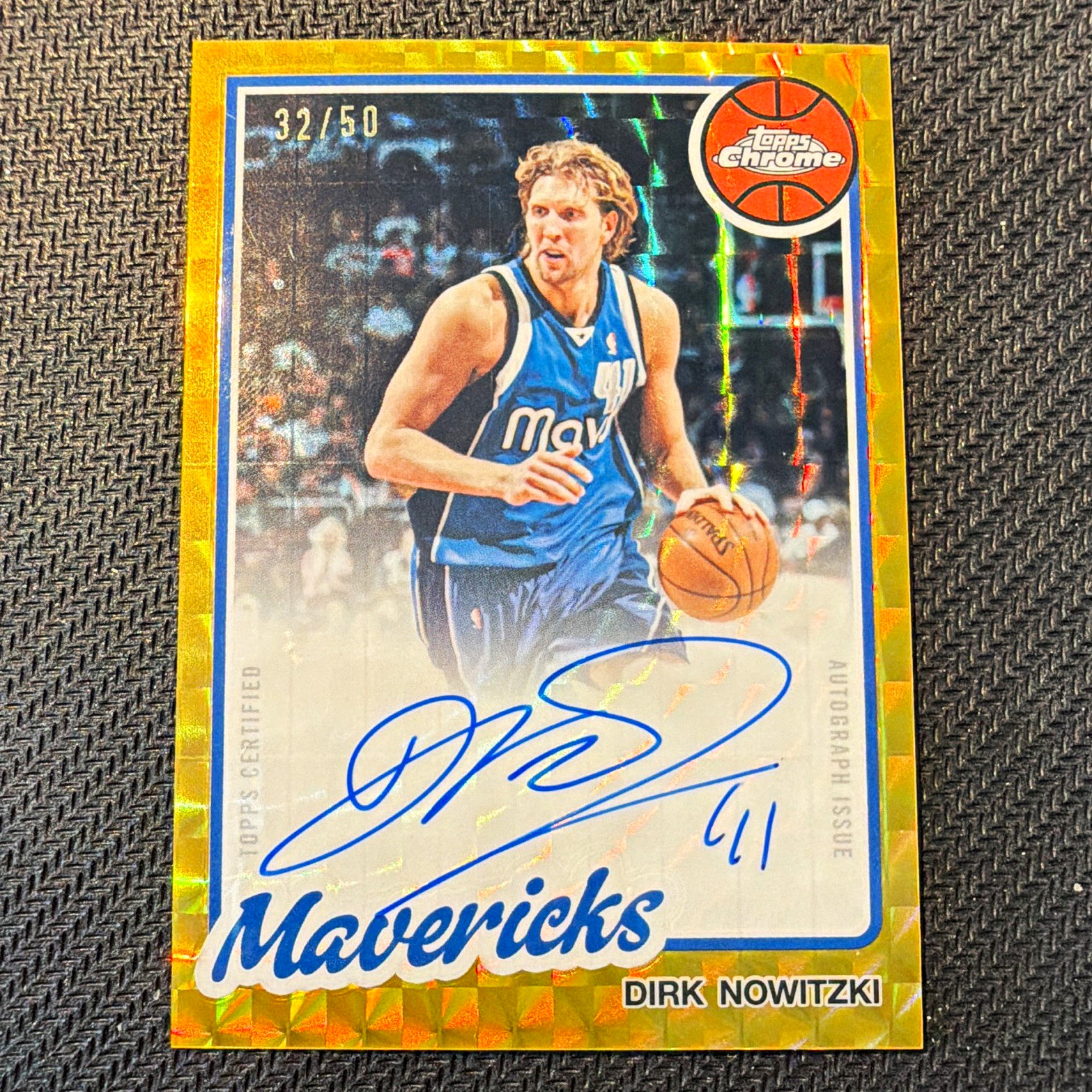 Topps 2025-26 Chrome Update Dirk Nowitzki Auto Gold Geometric 32/50 80TBA-DN Topps 2025-26 Chrome Update Dirk Nowitzki Auto Gold Geometric 32/50 80TBA-DN