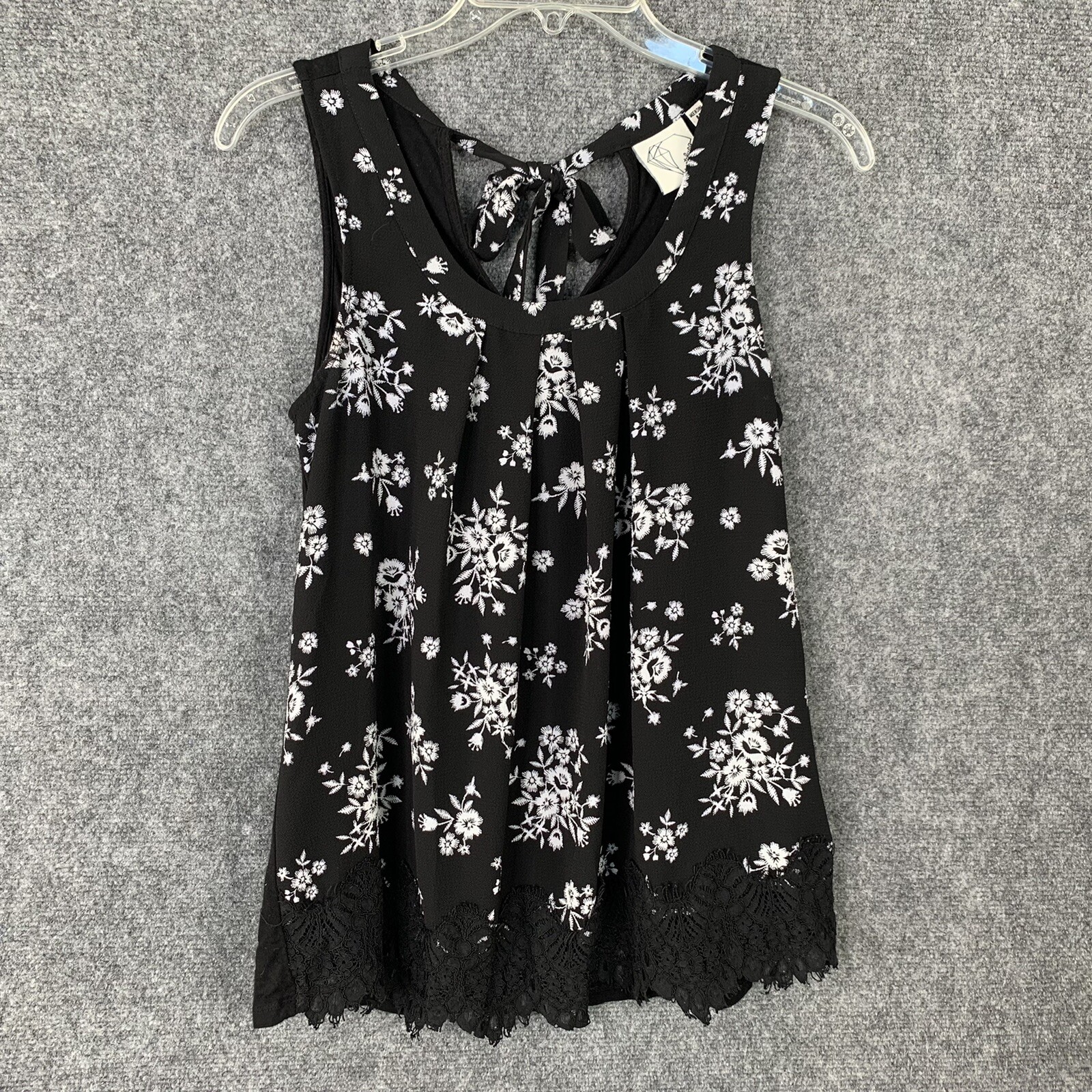 Jaretchung Black Floral Tank Top Lace Hem Tie at Back Neck Keyhole