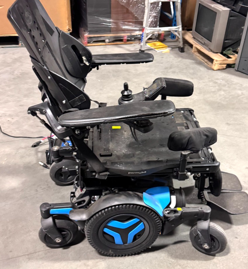 Permobil M3 Corpus Power Wheelchair 6-Wheel Joystick PARTS Black/Blue *READ*