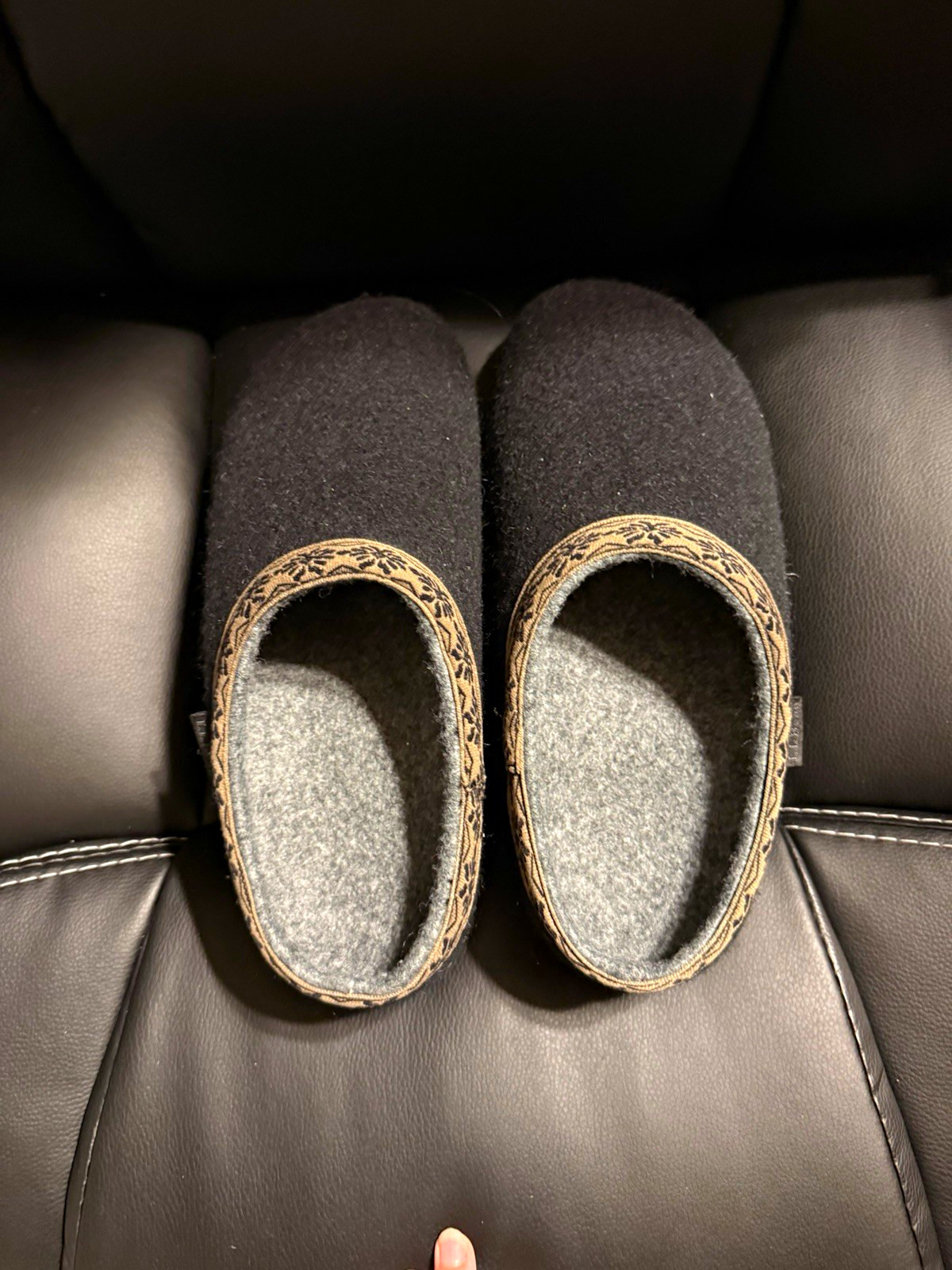 L.L. Bean Women’s US 9 Black Wool Slip-On Slippers L.L. Bean Women’s US 9 Black Wool Slip-On Slippers