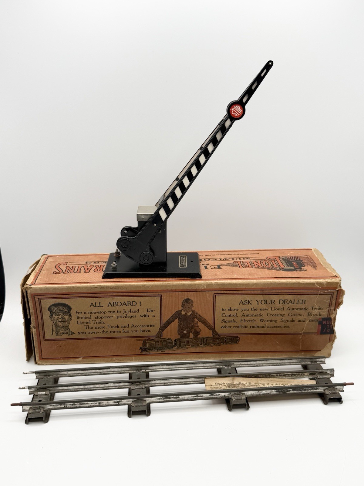 Antique Lionel Trains O Gauge No 077 Crossing Gate + Original Box Antique Lionel Trains O Gauge No 077 Crossing Gate + Original Box