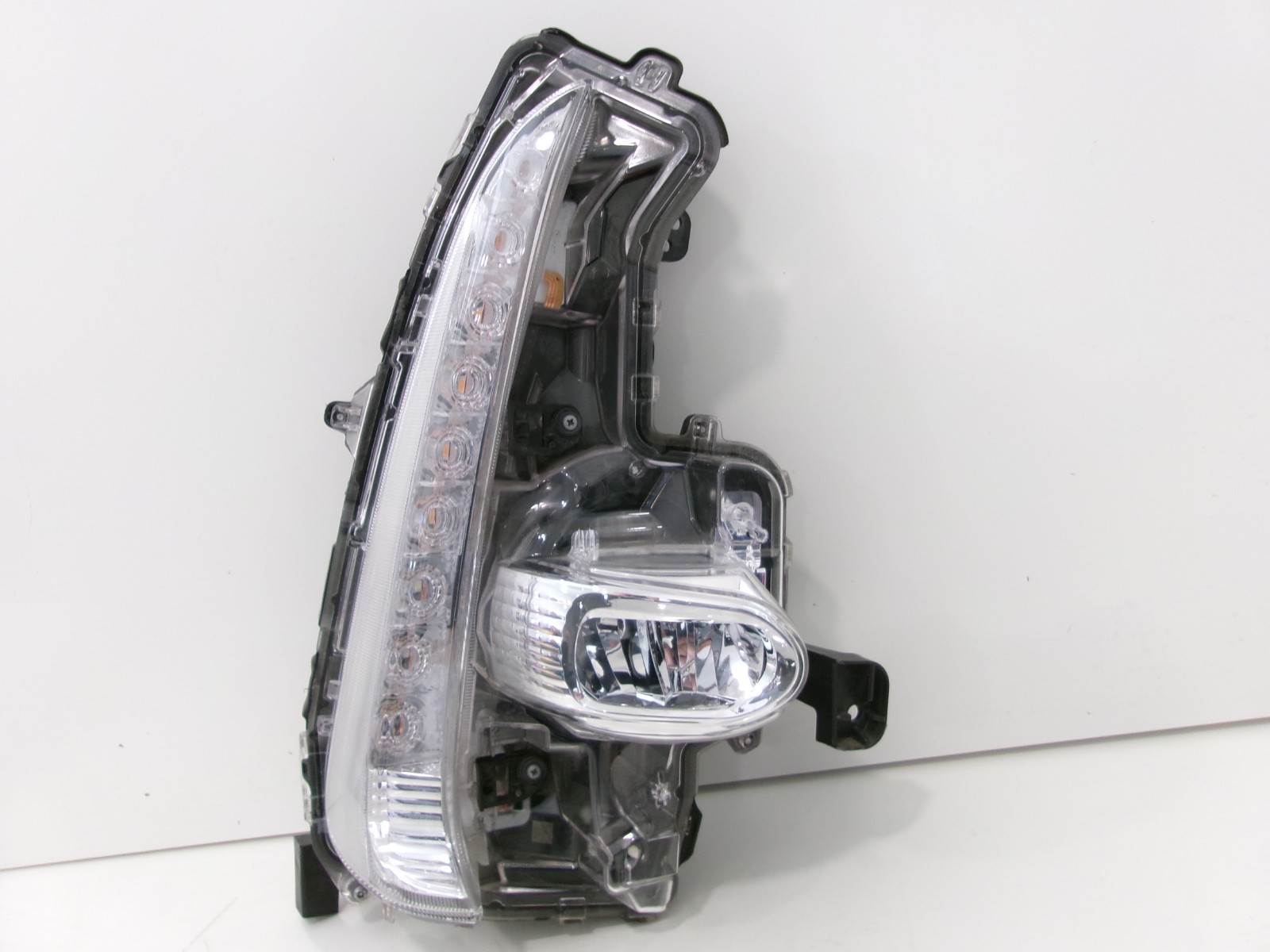 2017-2022 Toyota Prius Prime Passenger Right RH LED Turn Signal w/ Fog Lamp OEM