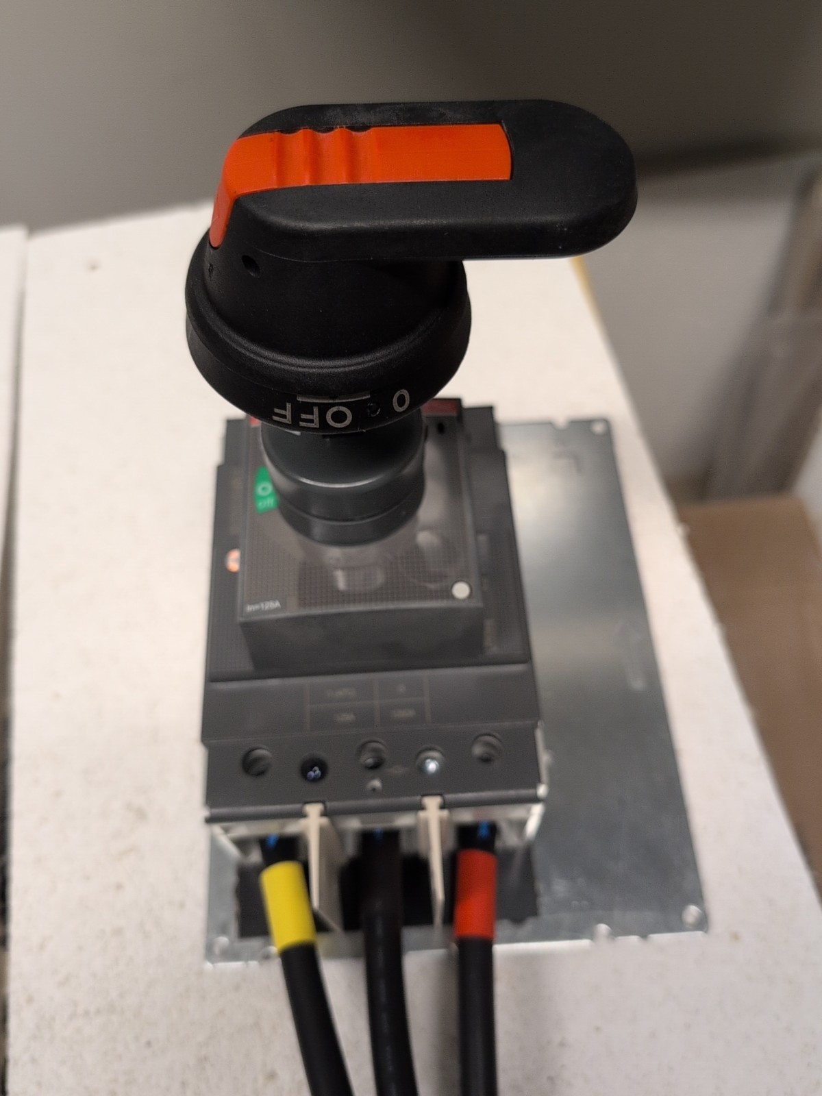 ABB Disconnect Switch 3 Pole SACE Tmax ABB Disconnect Switch 3 Pole SACE Tmax
