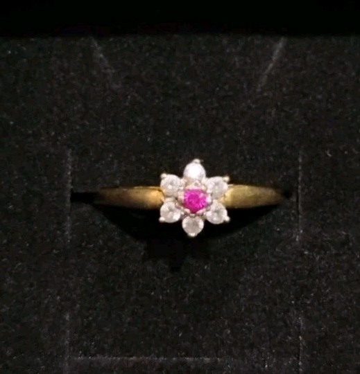 Vintage 10K Yellow Gold Ruby & Diamond Cluster Flower Ring Estate Fine Jewelry