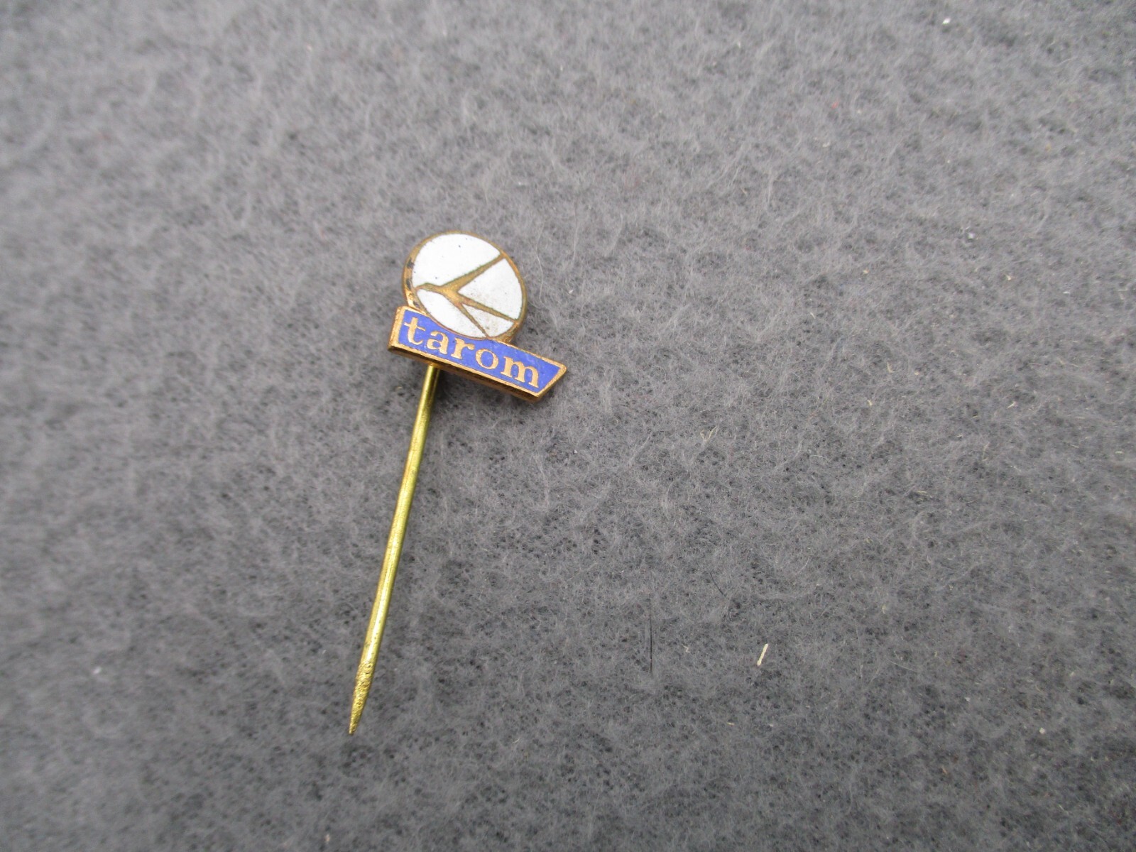 Vintage Tarom Airlines Pin Romania V8