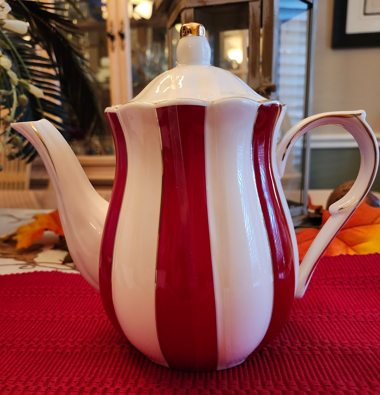 GRACE TEAWARE PORCELAIN TALL TEAPOT WITH LID HOLIDAYS CHRISTMAS RED & WHITE GRACE TEAWARE PORCELAIN TALL TEAPOT WITH LID HOLIDAYS CHRISTMAS RED & WHITE