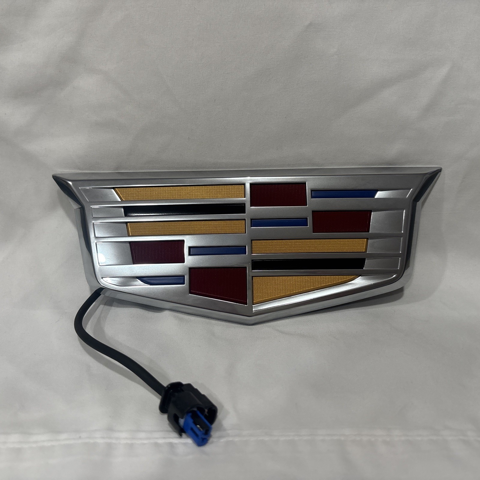 Factory Cadillac Escalade Emblem Pushbutton OEM GM Rear Button 2021-27 84775369 Factory Cadillac Escalade Emblem Pushbutton OEM GM Rear Button 2021-27 84775369