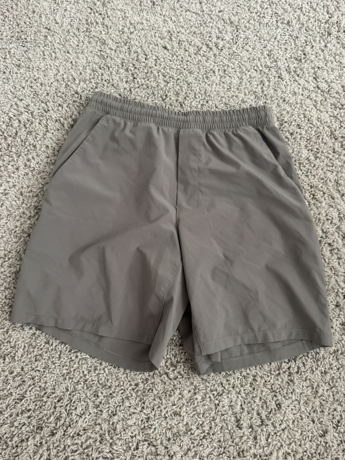 LULULEMON Gray Athletic Shorts. Size Men\'s Small. Elastic Waistband 7\