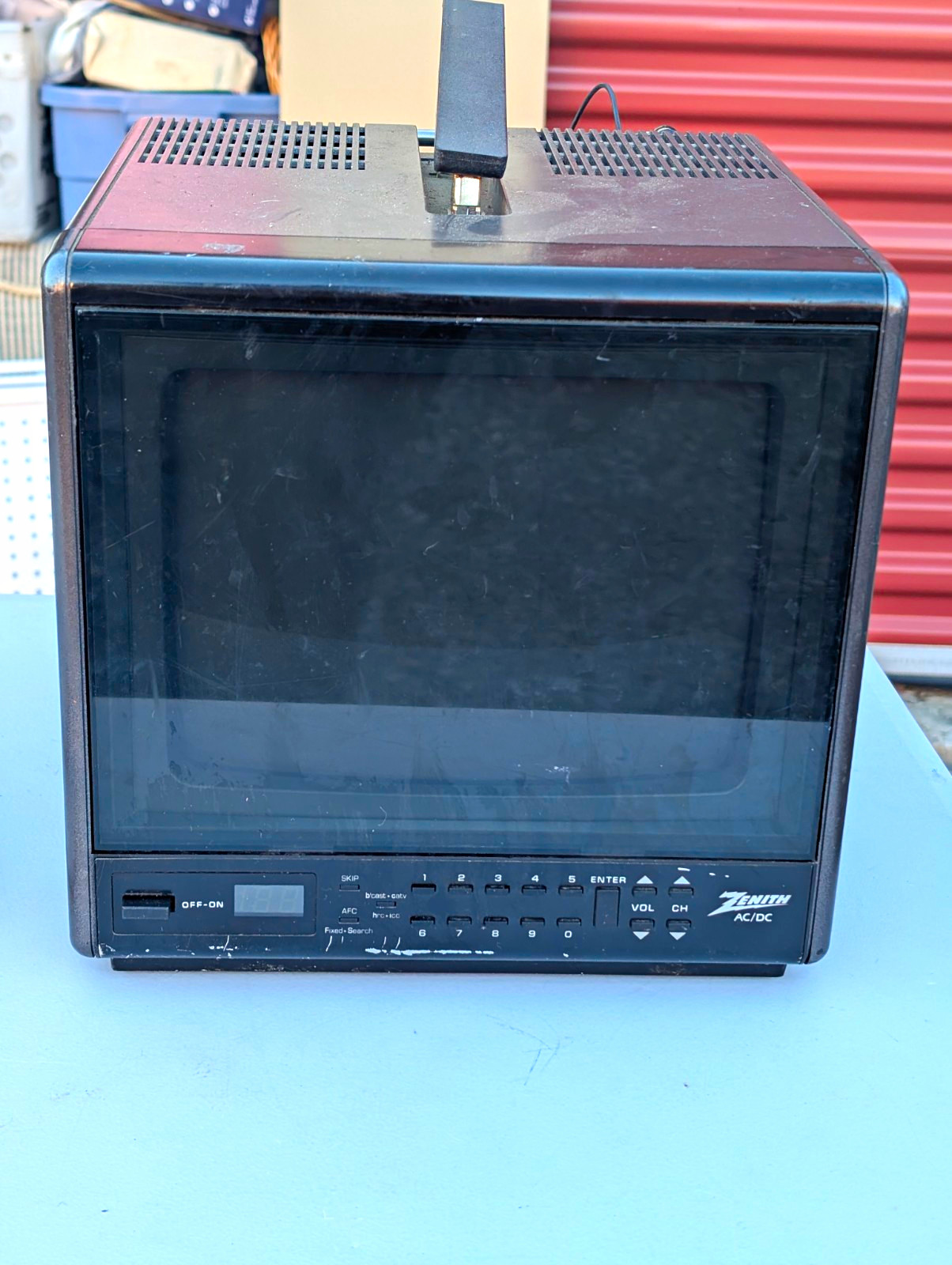 Zenith LM8833 C0930S Portable AC/DC CRT TV Television w/ Carry Handle Zenith LM8833 C0930S Portable AC/DC CRT TV Television w/ Carry Handle