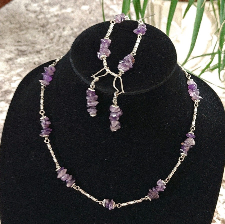 Vintage Natural Amethyst Chip Silver Tone Jewelry Set Necklace Bracelet Earrings Vintage Natural Amethyst Chip Silver Tone Jewelry Set Necklace Bracelet Earrings