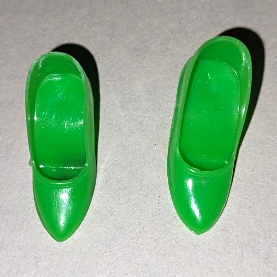 vintage Barbie JC Penney Apple Green Plastic closed toe High Heels  Shoes Pair 