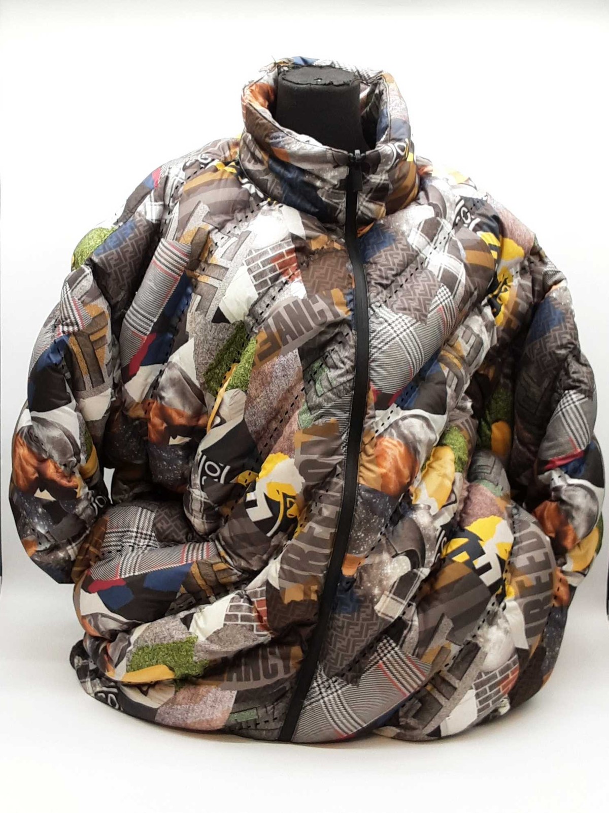 Fendi Fake News Puffy Jacket Size Italian 50 Do0925ooxsa Fendi Fake News Puffy Jacket Size Italian 50 Do0925ooxsa