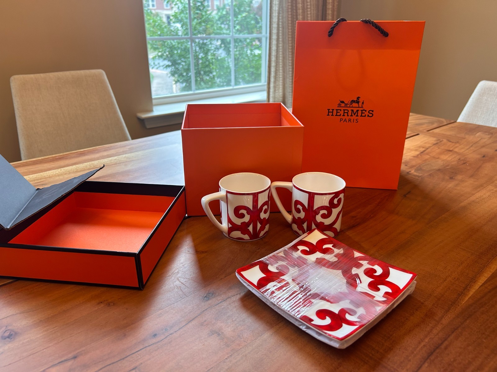 Hermès Balcon du Guadalquivir Red Porcelain Set - 2 Mugs and 2 Square Plates Box