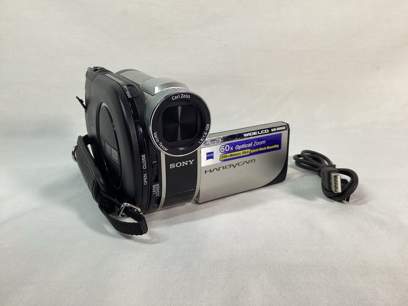 SONY DCR-DVD650 HANDYCAM DVD CAMCORDER VIDEO CAMERA ZEISS 60X ZOOM LENS 