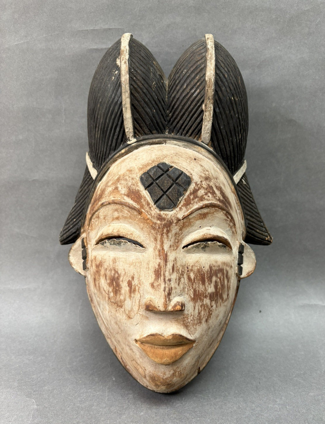 GOOD QUALITY AFRICAN TRIBAL ART CARVED GABON PUNU MASK FANG BAKOTA HEMBA LEGA