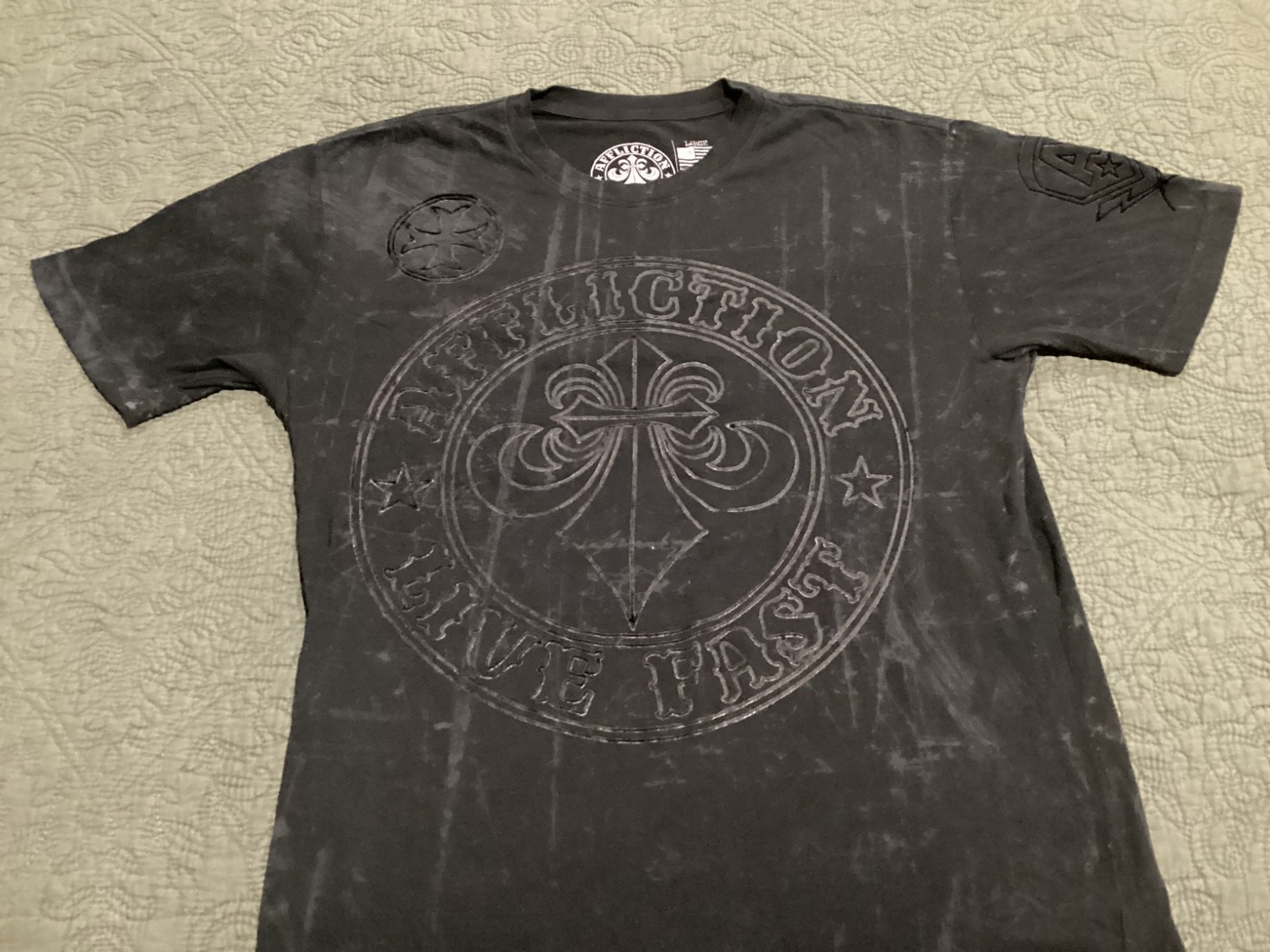 affliction t shirt men vintage. Large from approx 2006-2009.Never worn. Like new