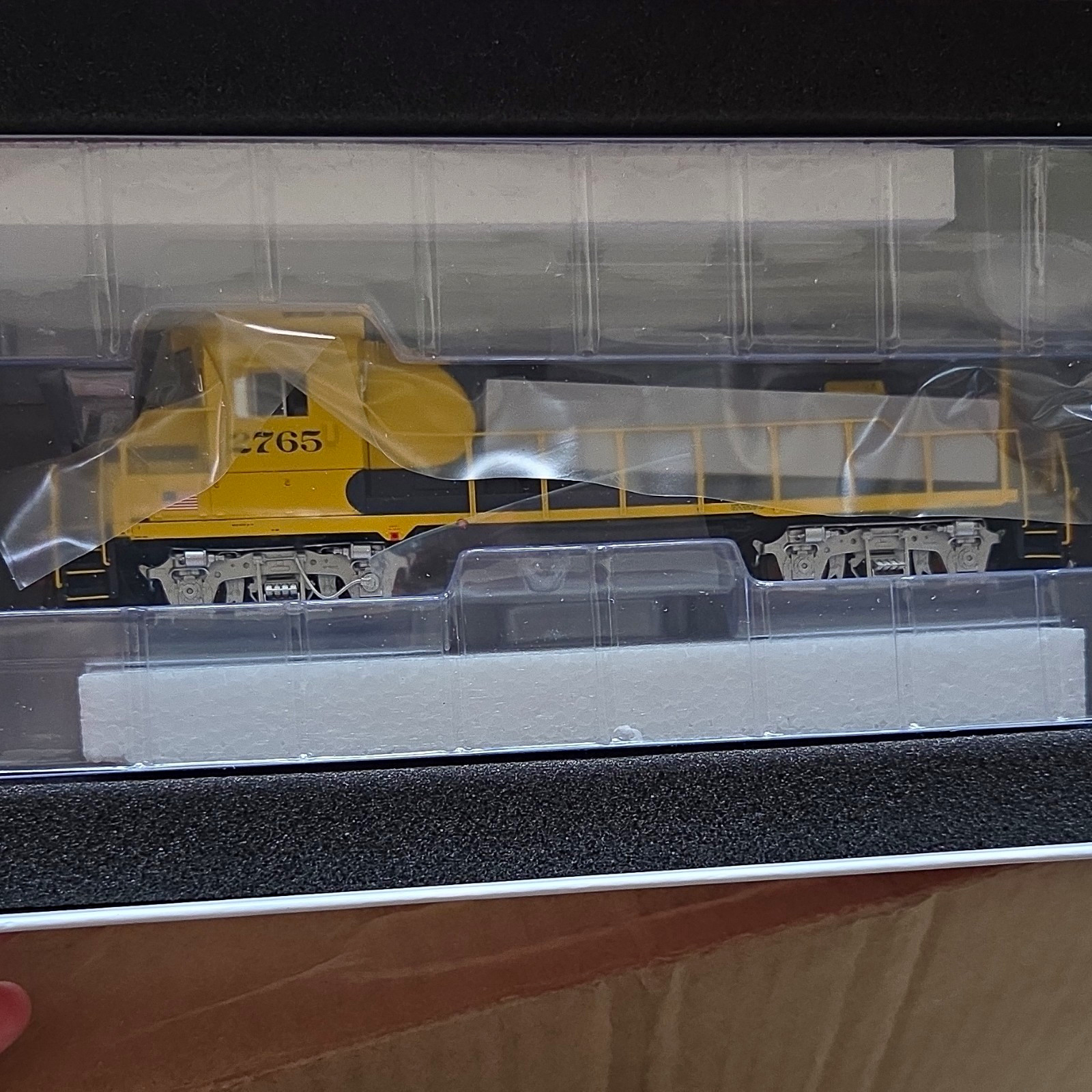 ScaleTrains HO Scale EMD GP30u Rebuild Santa Fe #2765 DCC Sound SXT40921 ScaleTrains HO Scale EMD GP30u Rebuild Santa Fe #2765 DCC Sound SXT40921