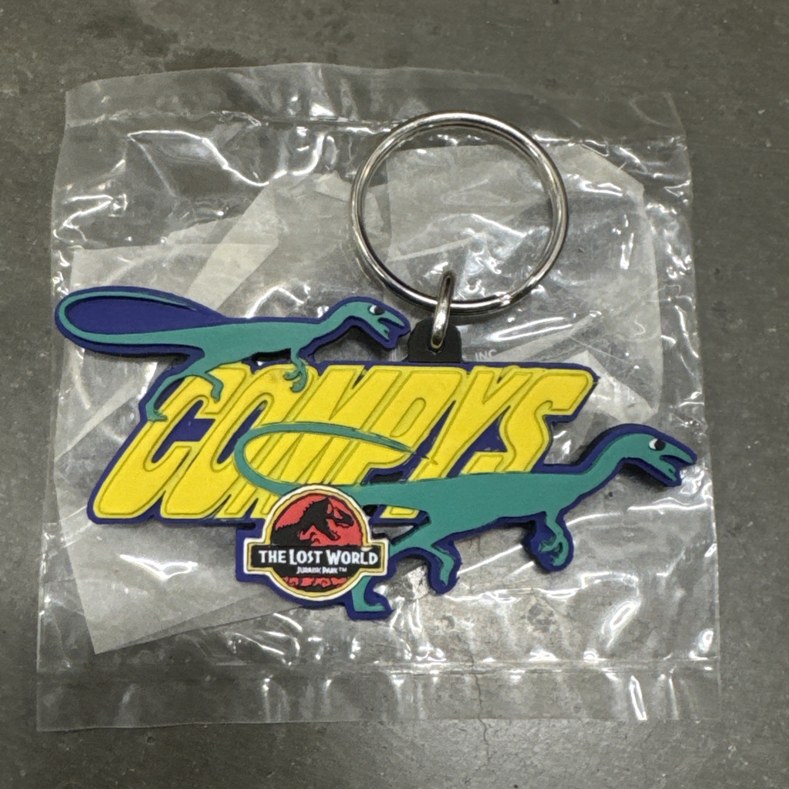 Vintage 1997 Jurassic Park The Lost World Keychain Keyring Velociraptor Chompys