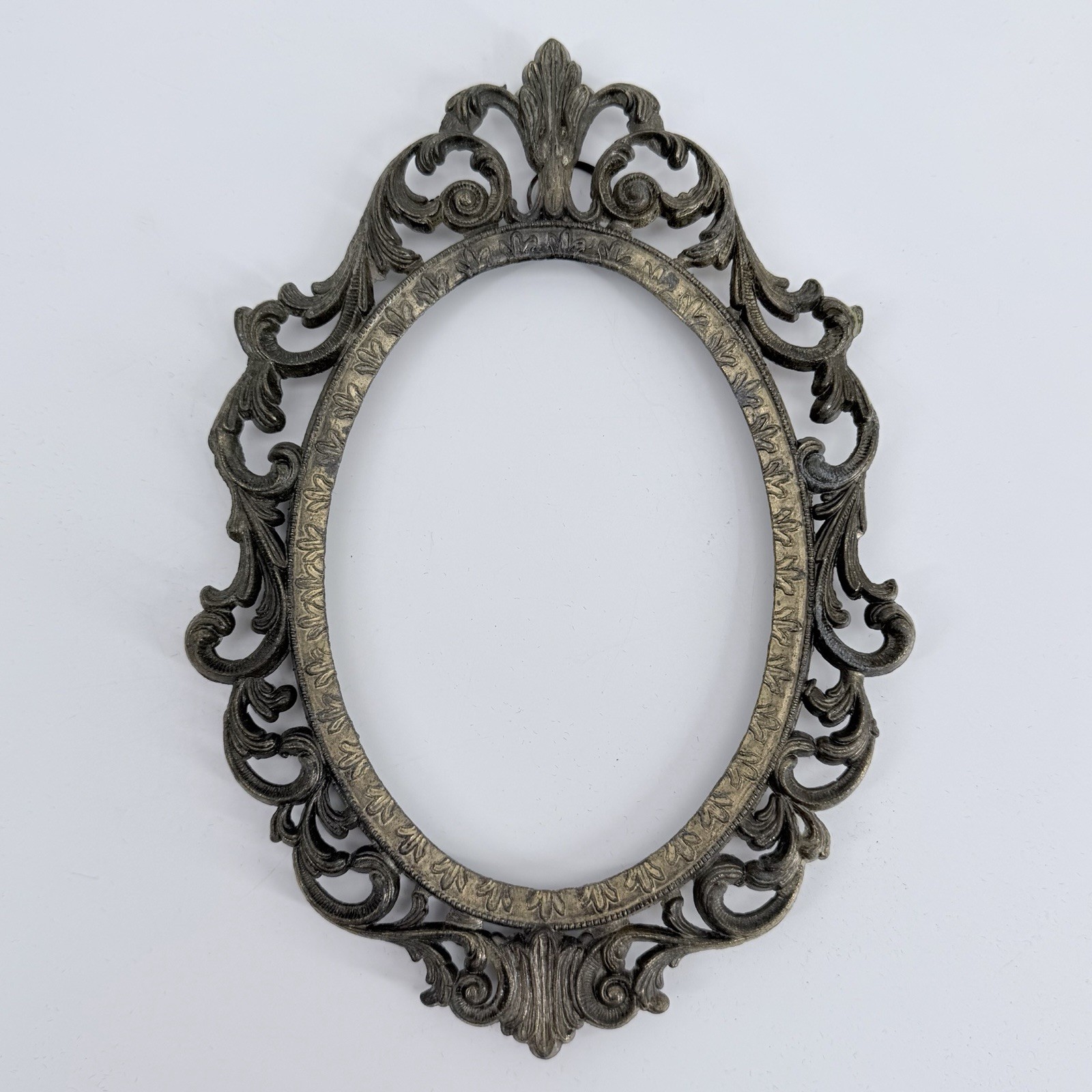 Ornate Italian Oval Brass Tone Picture Frame Rococo Acanthus Scroll 3.5x5\