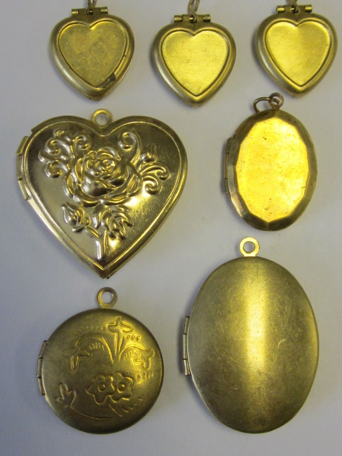 7 VTG MODERN LOCKETS LOT BRASS HEARTS ROSE OVALS NOS PENDANTS CHARMS A 7 VTG MODERN LOCKETS LOT BRASS HEARTS ROSE OVALS NOS PENDANTS CHARMS A