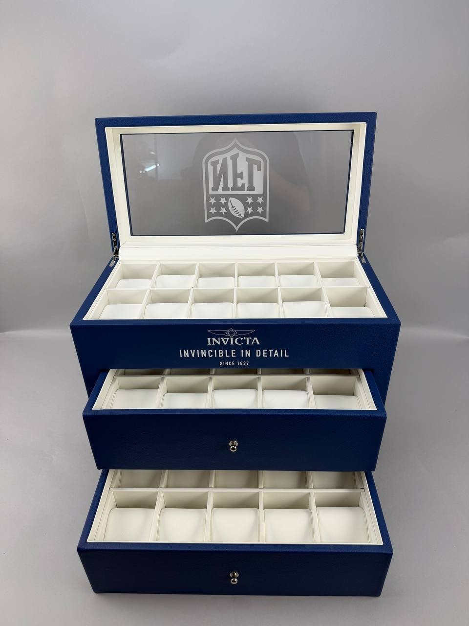 Invicta NFL 2-Drawer 32-Slot Watch Box w/ Plexi-Glass Top Blue Invicta NFL 2-Drawer 32-Slot Watch Box w/ Plexi-Glass Top Blue
