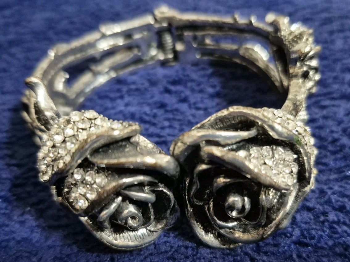 RARE VINTAGE STYLE GOTHIC ROSE CUFF BYPASS BRACELET WITH RHINESTONES RARE VINTAGE STYLE GOTHIC ROSE CUFF BYPASS BRACELET WITH RHINESTONES