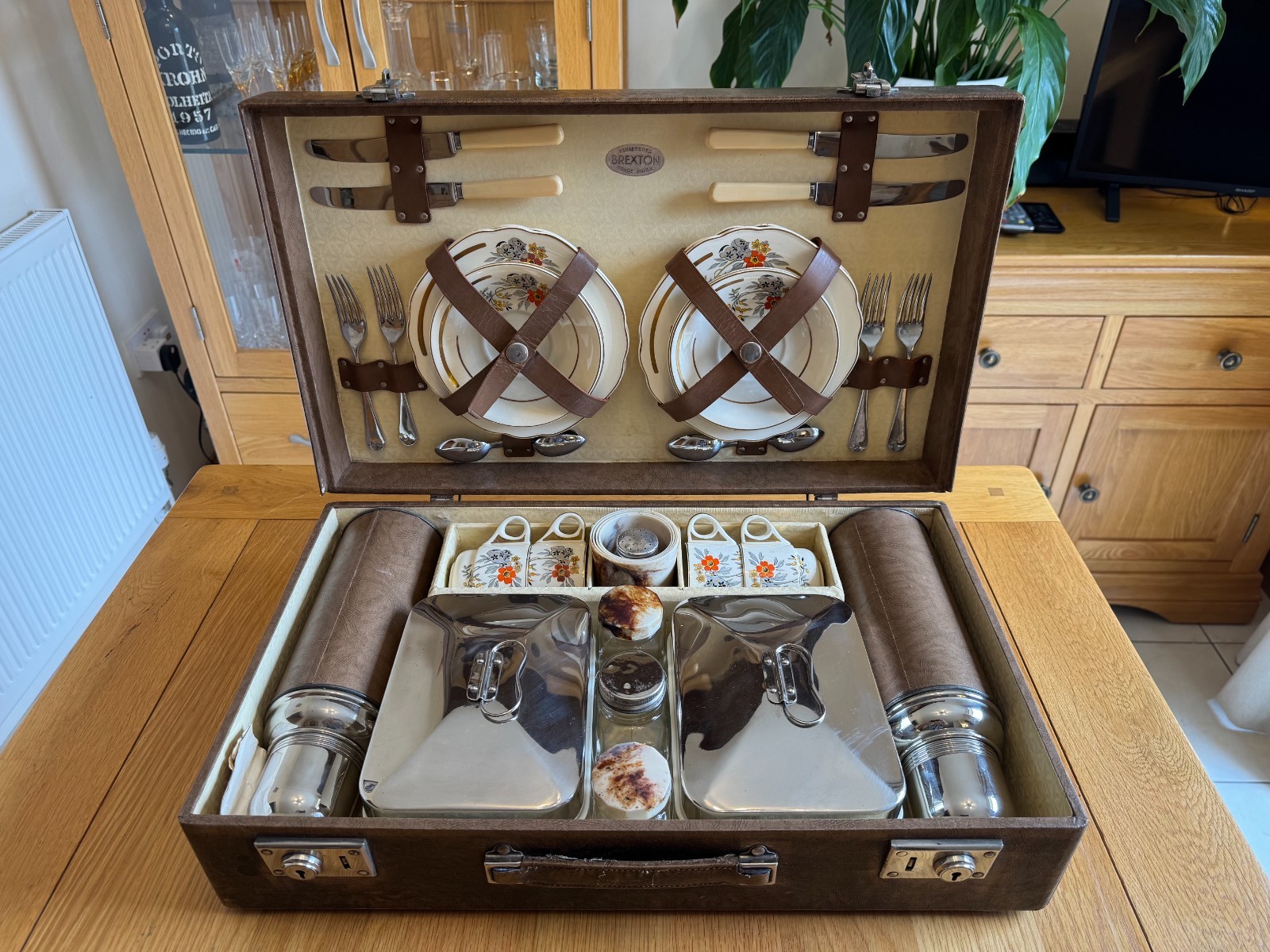 Post WW2 1940's Vintage Brexton Picnic Case Set. Amazingly Complete and Original
