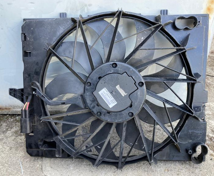 2006-2010 BMW 650i RADIATOR COOLING FAN MOTOR SHROUD ASSEMBLY OEM