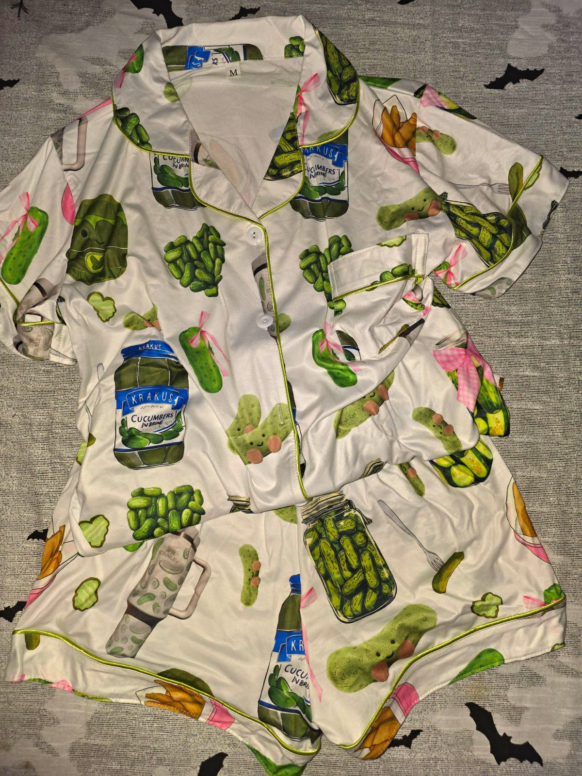 Women\'s Satin Polyester Pickle Graphic Pajama Set Button-Up, Elastic M
