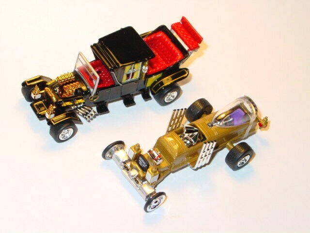 MUNSTERS KOACH & DRAGULA SET COLLECTIBLE DIORAMA FAMILY & COFFIN CAR Gold/Black