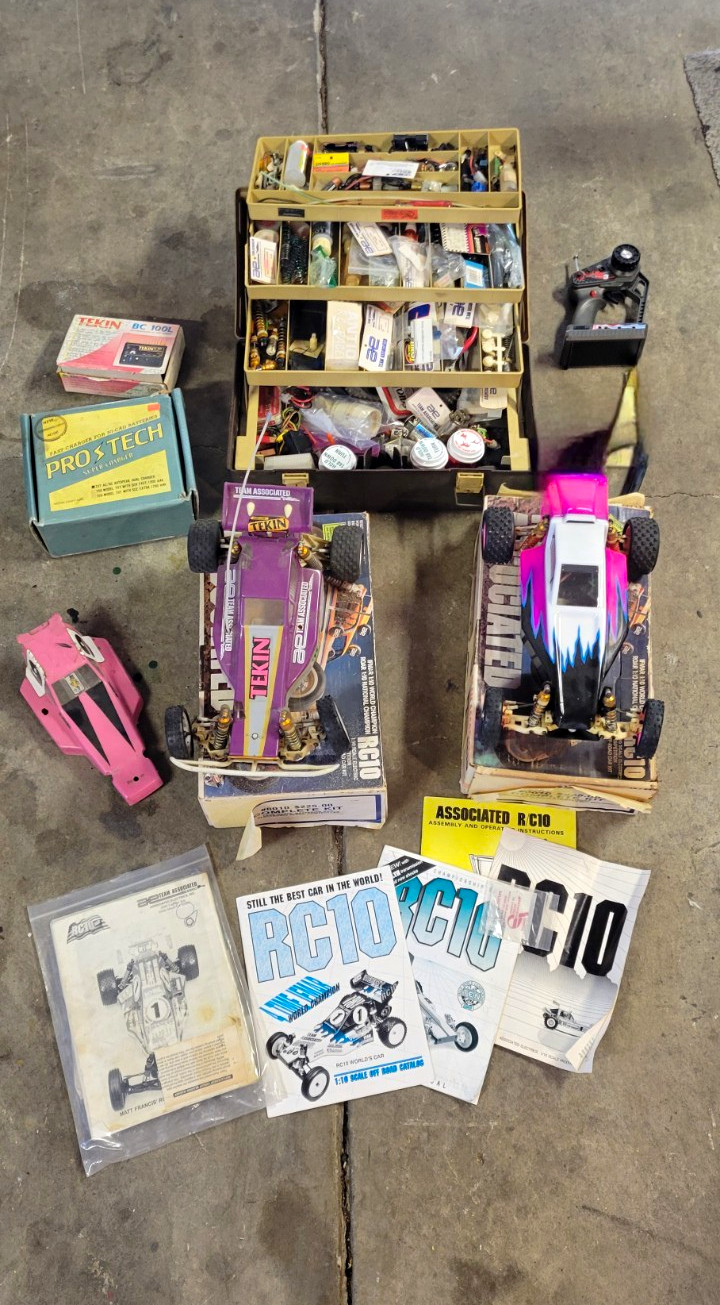 Team Associated RC10 1:10 Vintage 2WD Electric Brushed Off-Road Buggy Lot Team Associated RC10 1:10 Vintage 2WD Electric Brushed Off-Road Buggy Lot
