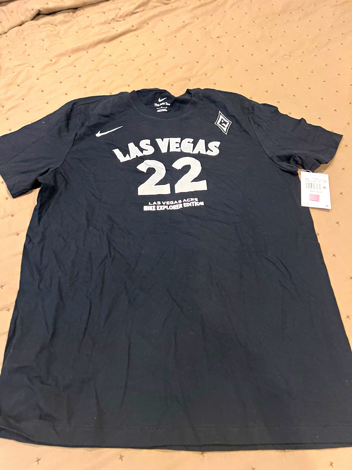 Nike The Nike Tee Las Vegas Aces Wilson 22 Men\'s L Black Cotton T-Shirt
