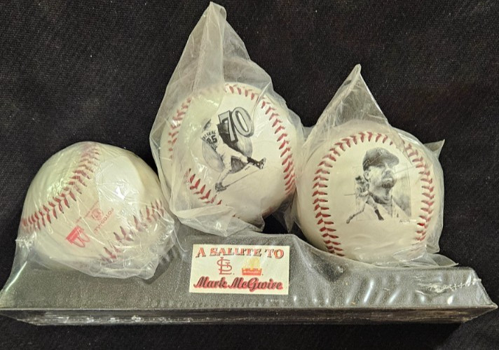 1998 McDonald\'s St. Louis Cardinals Salute to Mark McGwire 3 Ball/Stand Set 1998 McDonald\'s St. Louis Cardinals Salute to Mark McGwire 3 Ball/Stand Set
