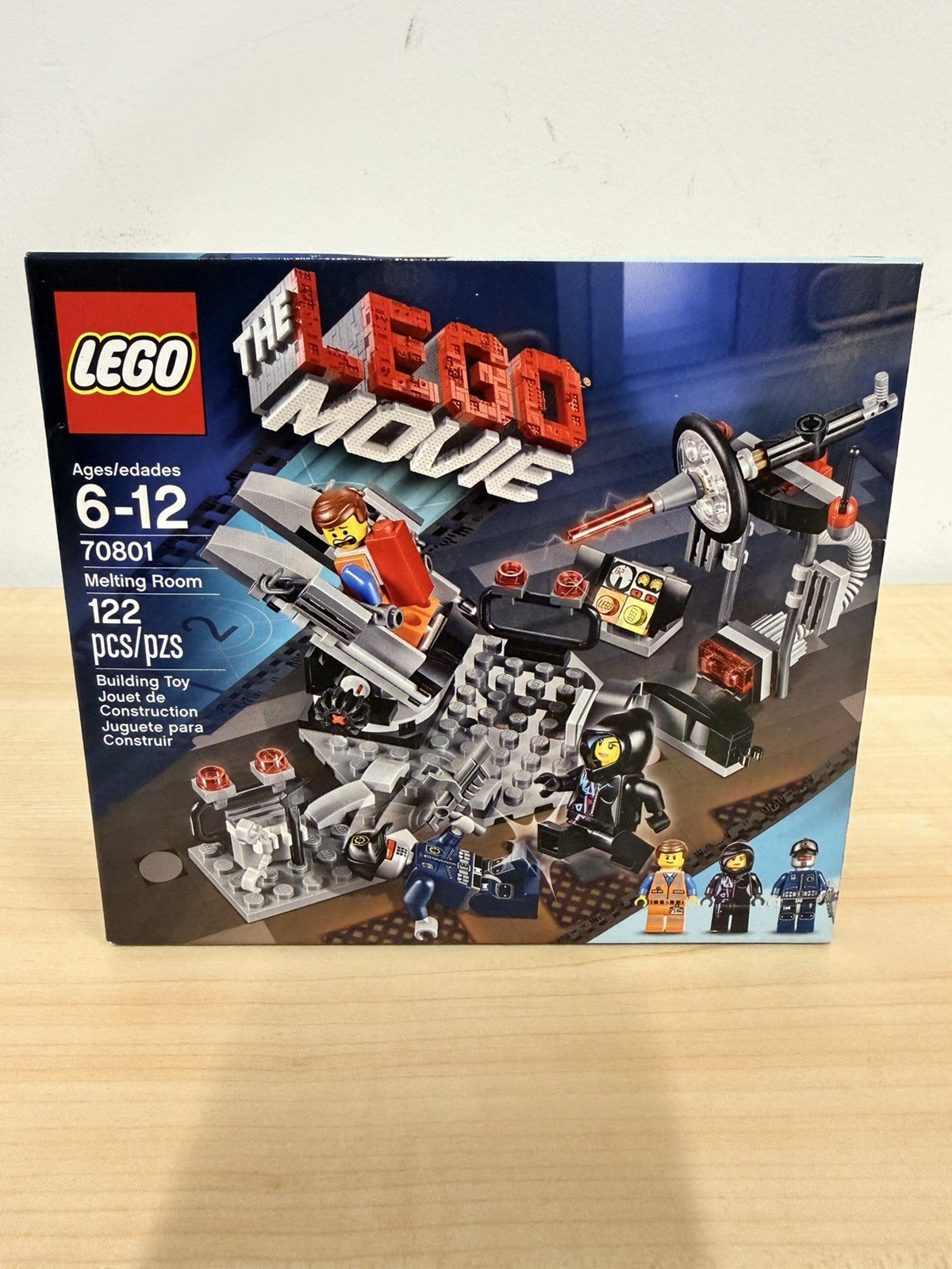 LEGO 70801 Melting Room Retired LEGO Movie Emmet Wyldstyle Robo SWAT 2014 LEGO 70801 Melting Room Retired LEGO Movie Emmet Wyldstyle Robo SWAT 2014
