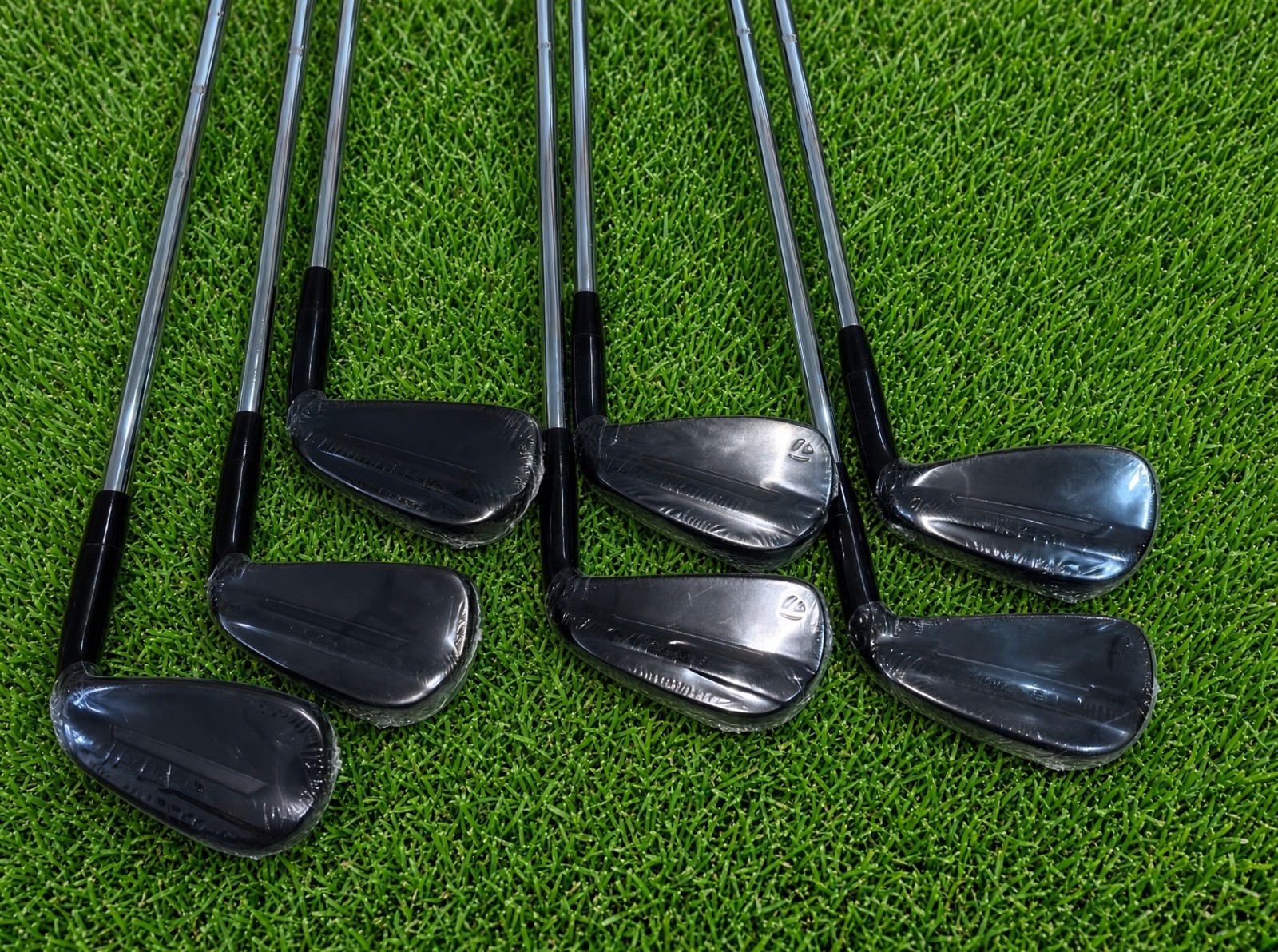 Tm P790 Phantom Black Iron Set RH 4-PW Dynamic Gold S300 Shaft